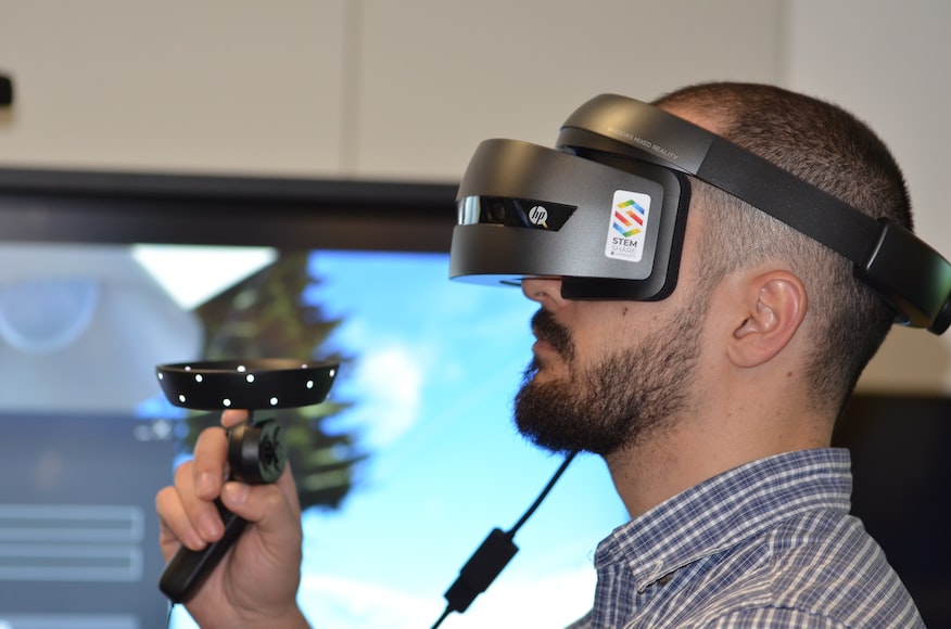 虚拟现实和在线游戏：技术的进步和可能性
