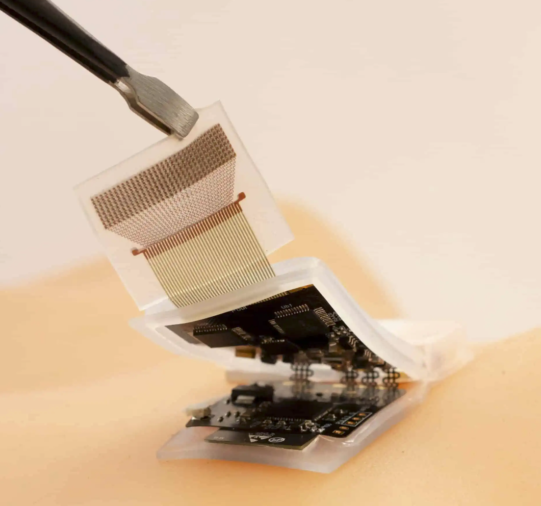 首个完全集成的可穿戴超声系统，可用于深层组织监测