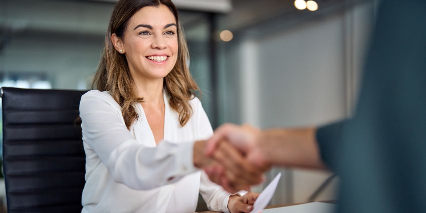 掌握主动的客户服务：成功的 8 个步骤