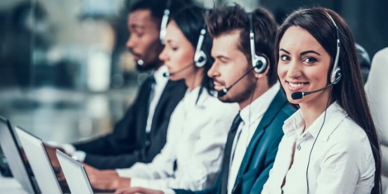 更快、更智能、更好：8 个联络中心效率助推器