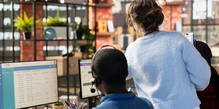 什么是联络中心呼叫监控？它如何工作？