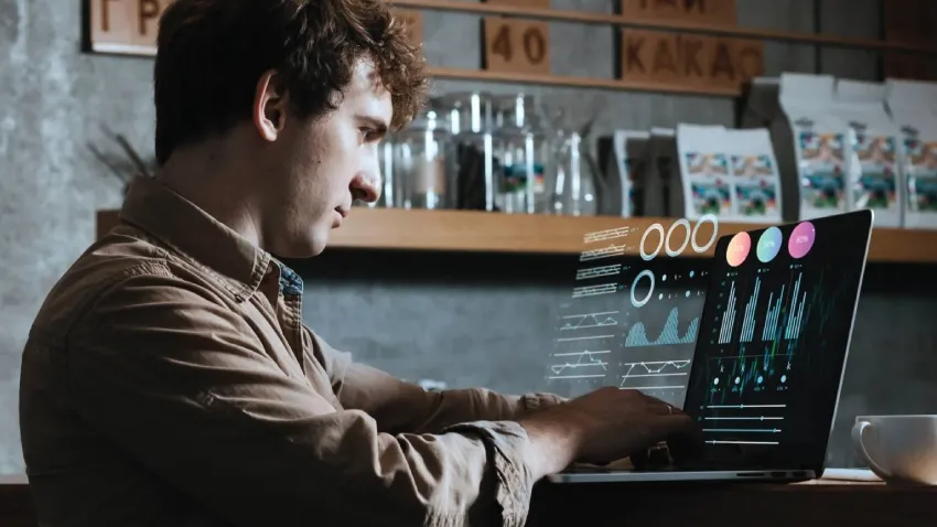 8×8 通过 AI 参与和个性化弥合客户体验期望差距