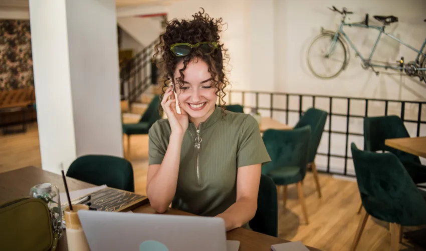 微软推出新型嵌入式 AI 代理，加速迈向“智能代理联络中心”