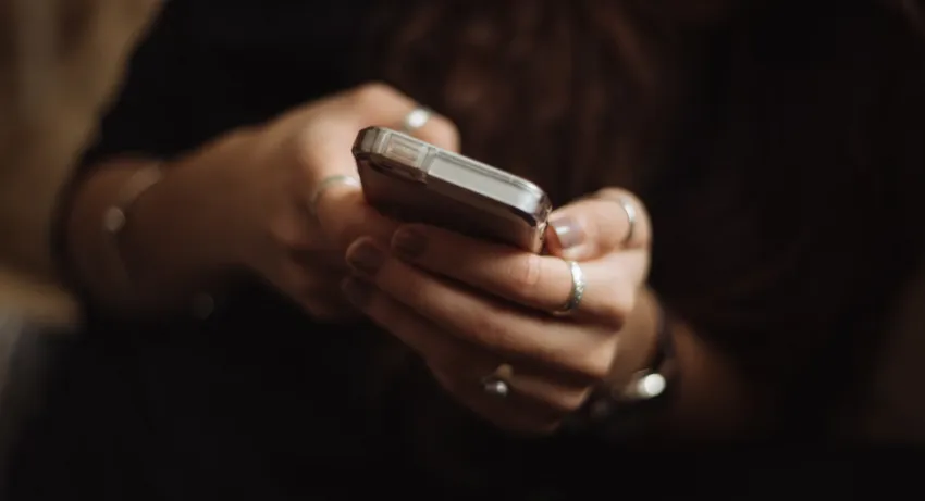 数据：足球迷在补水休息时会打开约会应用