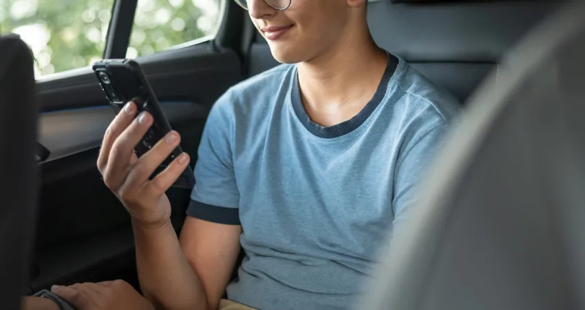 Uber推出青少年乘车实时视频直播功能，让家长可以实时观看行程
